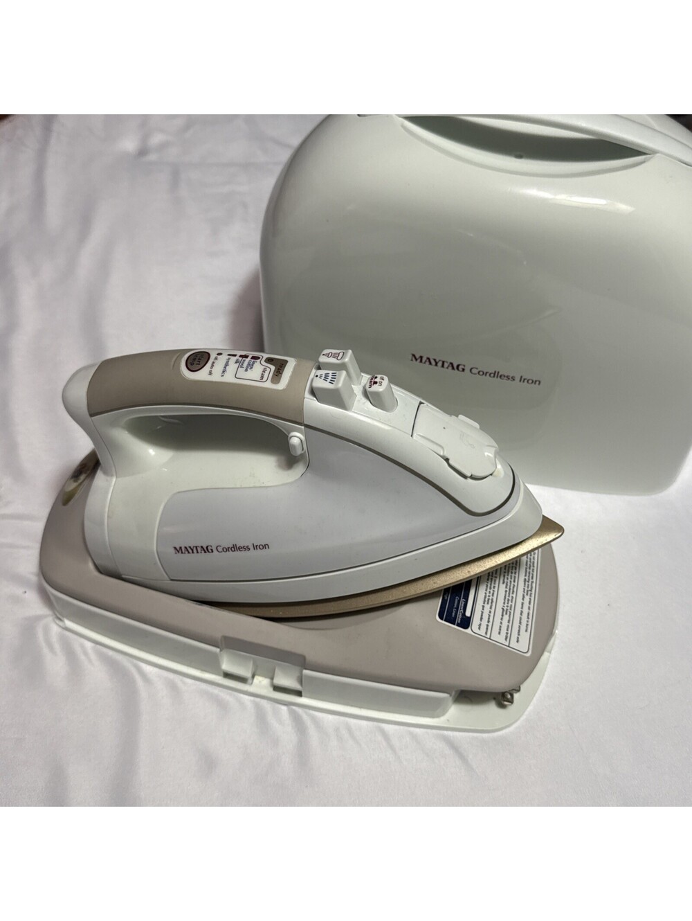 Maytag Cordless Steam Iron Cuff Press ML17500AAW 120 V 60HZ 1440W Tested Works